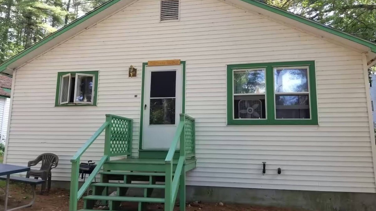 Raymond Cottage | Cozy Maine Cottage with Stunning Views & Waterfront Access on Panther Pond