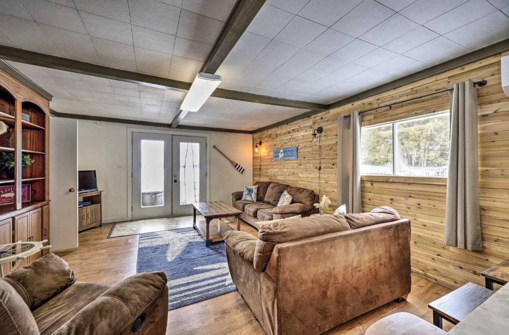 Saint David House | Cozy Maine Lakefront Cabin Rental