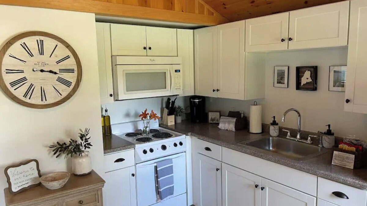 Hampden Cabin | Cozy MaineStay Cottage #1 Hampden/Bangor