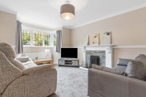 Epsom Apartment | Cozy Maisonette in Langley Vale