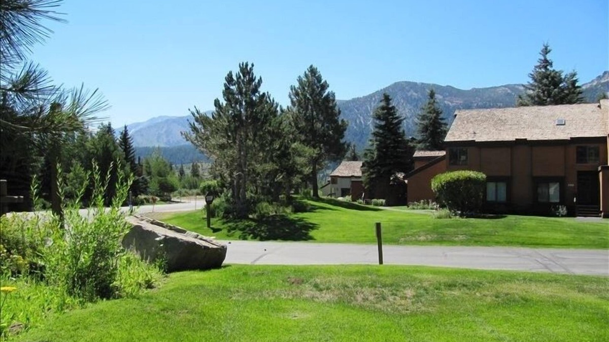 Mammoth Lakes Condo | Cozy Mammoth Snowcreek Condo in Great Location!n2 Bedrooms + Loft!