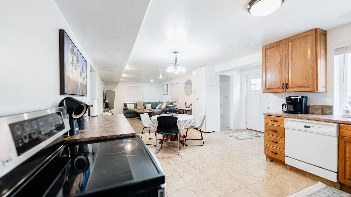 Mapleton Apartment | Cozy Mapleton Residence