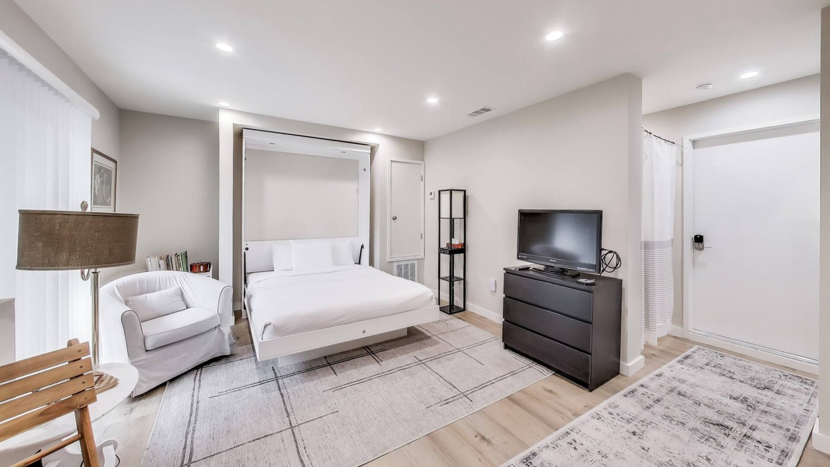 Marina District Apartment | Cozy Marina Studio w/Murphy Bed & Garden Oasis
