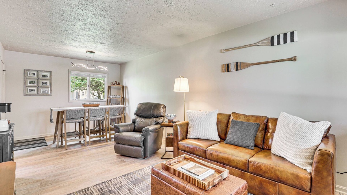 Canton House | Cozy Meyers Lake Townhome: Near Hall of Fame!