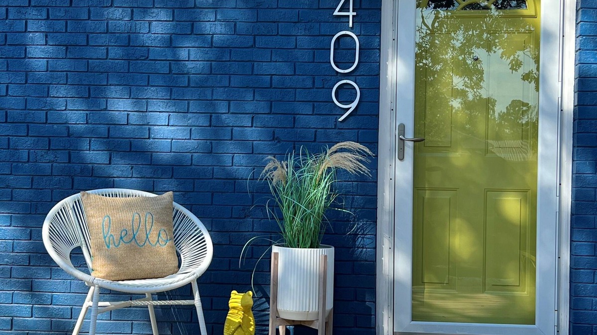 Yaupon Beach House | Cozy mid-century bungalow 1 min to kayak launch, 4 mins to beach! Sleeps 6!