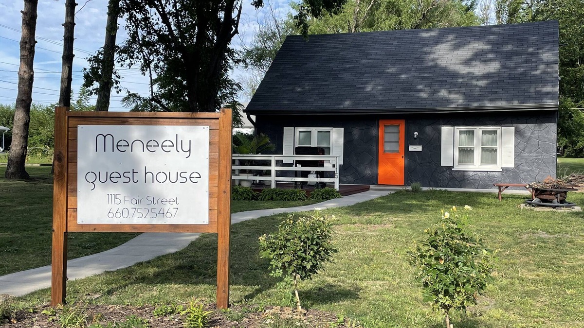 Chillicothe Cottage | Cozy mid-century cottage