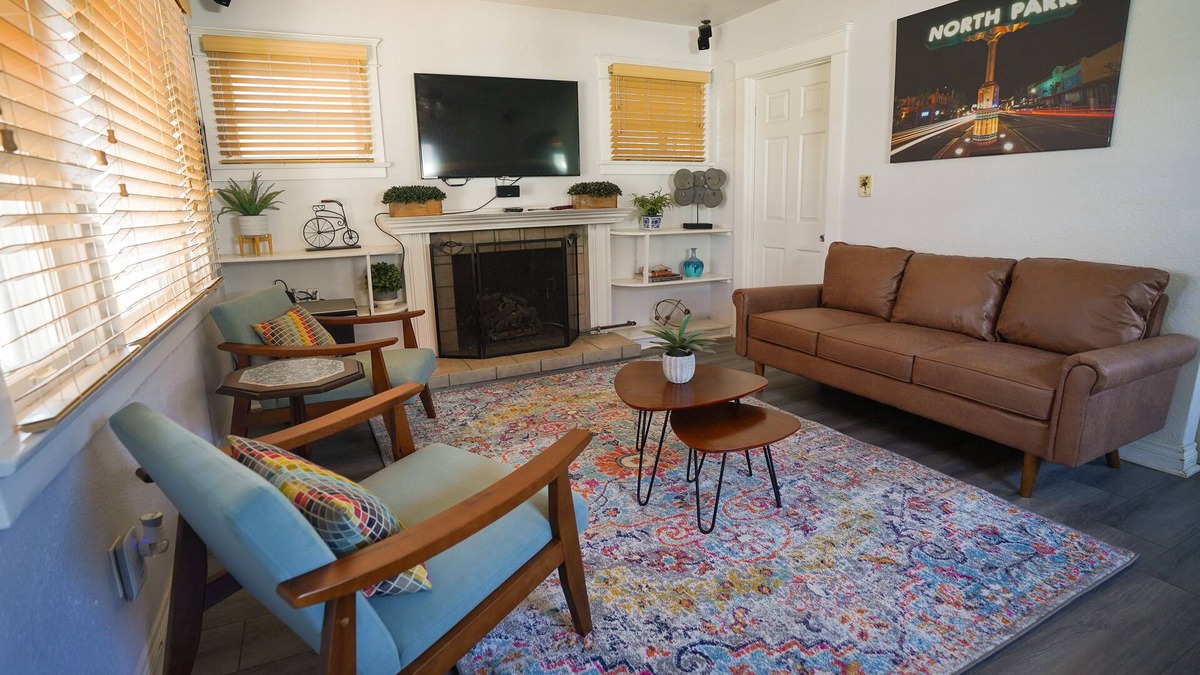 Corridor House | Cozy Mid-Century Craftsman