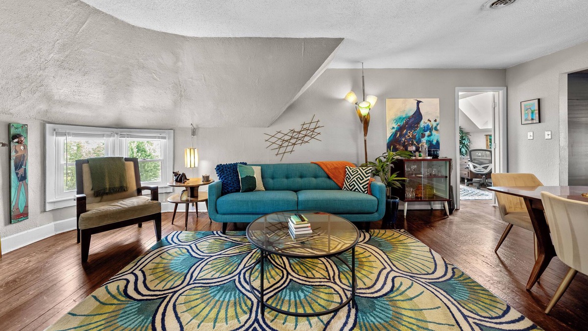 Southmoreland Apartment | Cozy Midcentury 2bd - Walk to Restaurants, Westport, & Museums - Free Parking