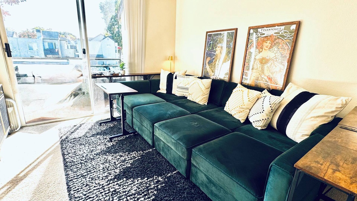 Bay Park Apartment | Cozy Midcentury Gem 10min Drive to Beach