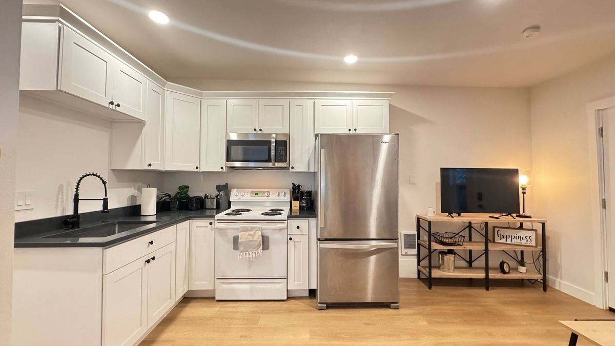 Kent Apartment | Cozy MIL unit in Kent WA