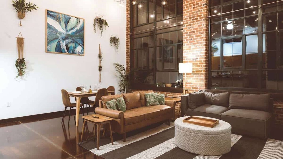 Arcadia Apartment | Cozy Mill Loft w/2 king beds, huge windows