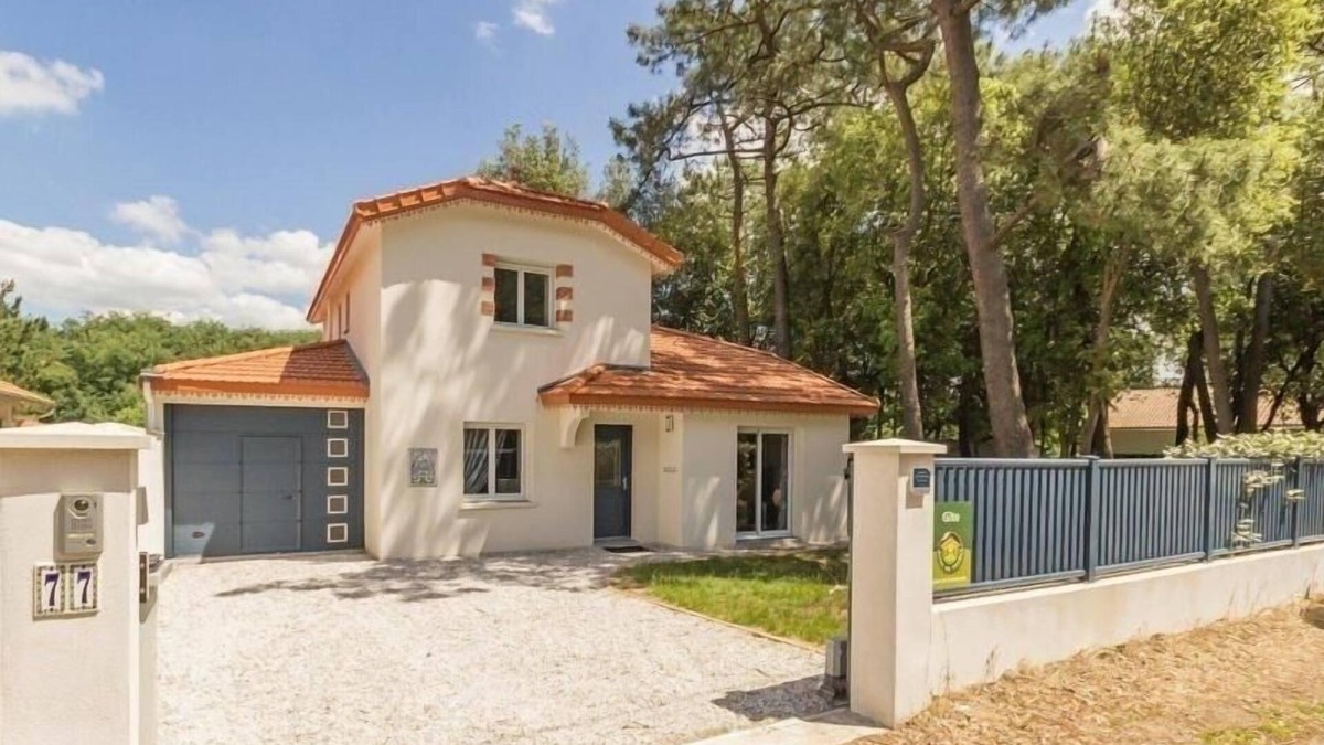 Saint-Brevin-les-Pins Cottage | Cozy Modern Home by the Sea with Spacious Interiors, WiFi, and Double Garage in Saint-Brevin-les-Pins