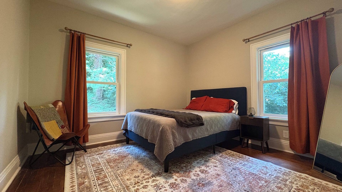 Westwood House | Cozy Modern 2 Bedroom House Near Downtown Cincinnati in Historic Westwood