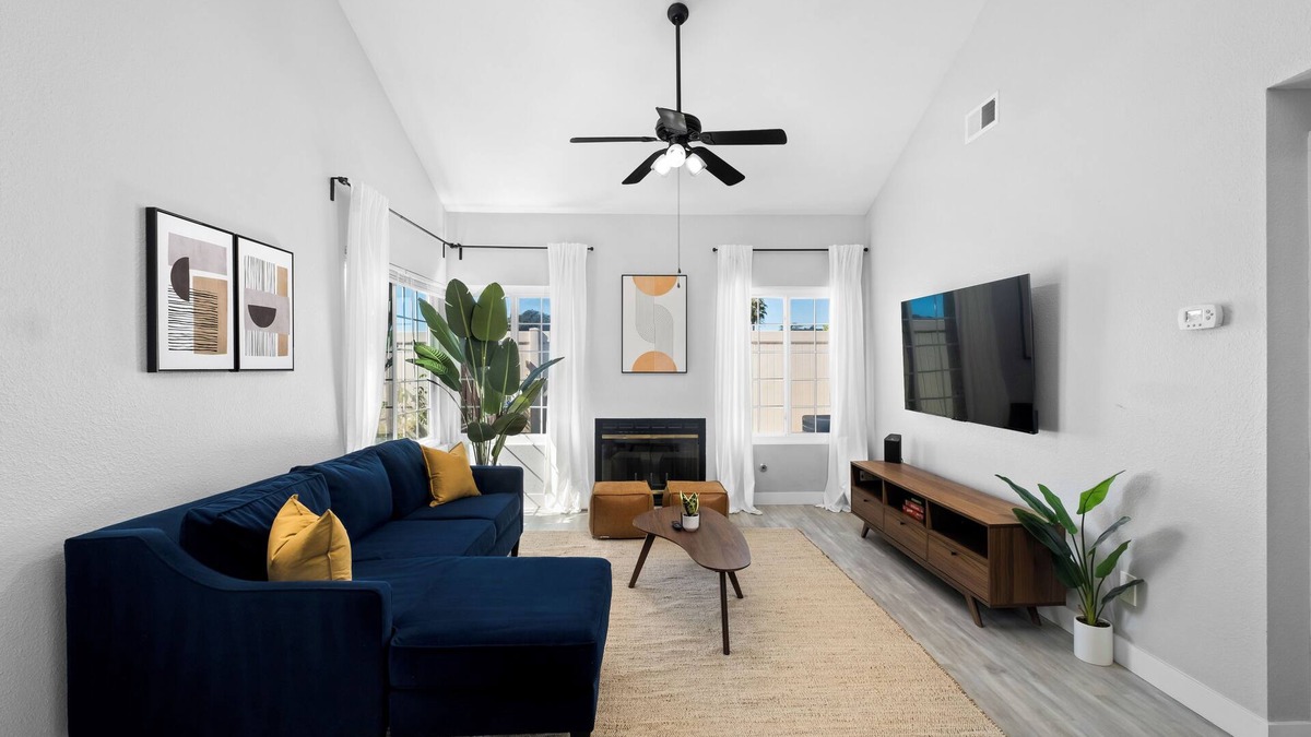 North Valley House | Cozy Modern 2BR Oceanside Home for Mid-term Stay