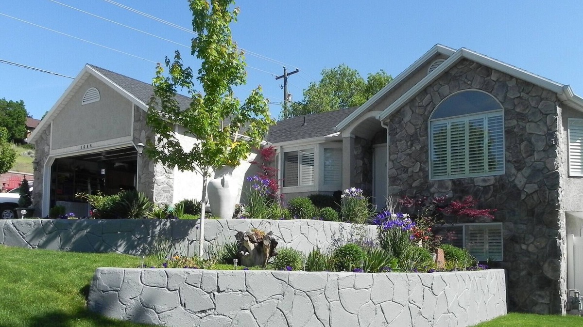 Sandy Apartment | Cozy modern 2BR , Free Parking & Wi-Fi, min. away from the world's ski resorts.
