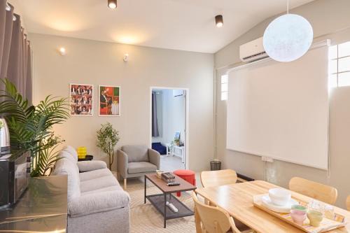 Thanon Phetchaburi House | Cozy&Modern 6-BR Home, 14pax - Central, 5mins BTS