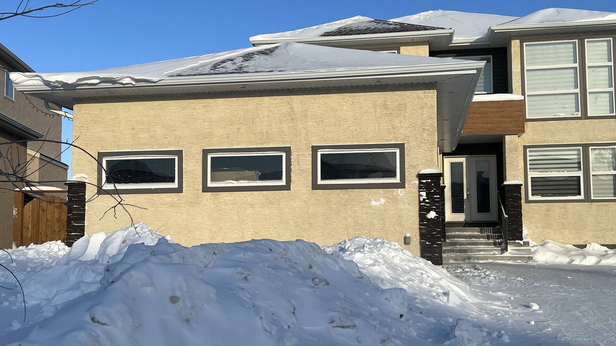 Fort Gary House | Cozy Modern and Lavish 3 Bedroom Basement Suite