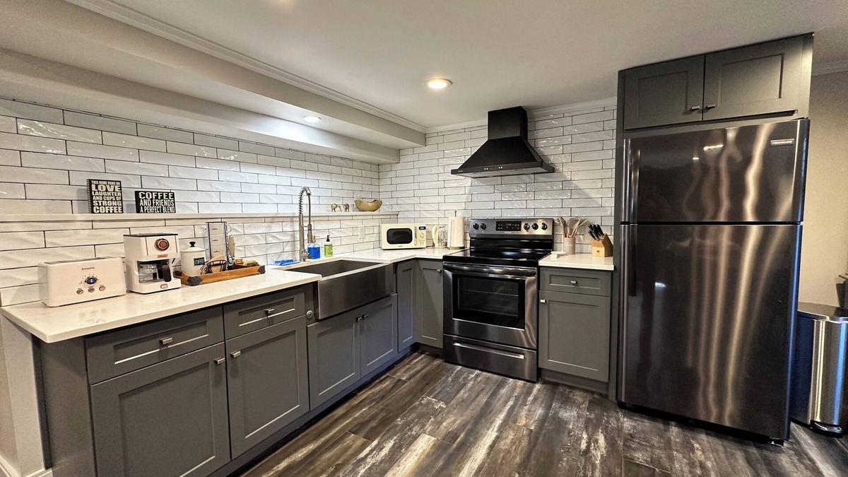 South Peabody Apartment | Cozy&Modern apt in South Peabody