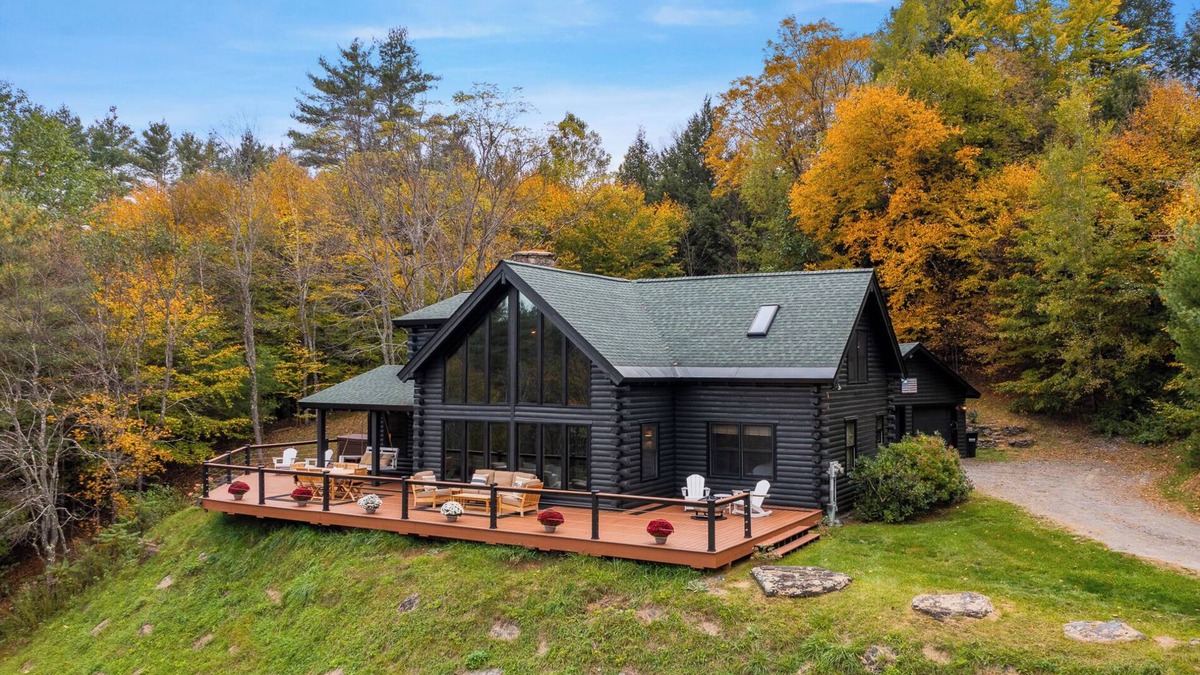 Brownsville Cabin | Cozy Modern Cabin w/Hot Tub & Beautiful View
