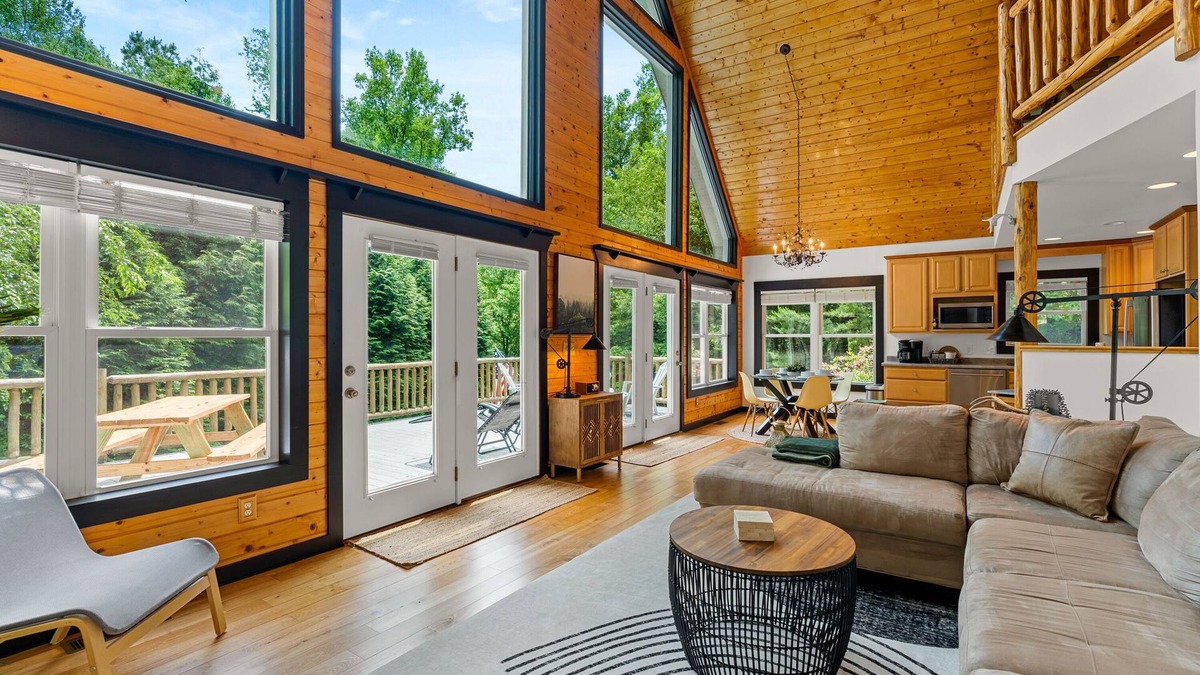 Fairview House | Cozy, modern cabin w/Firepit near Asheville + Pet-Friendly