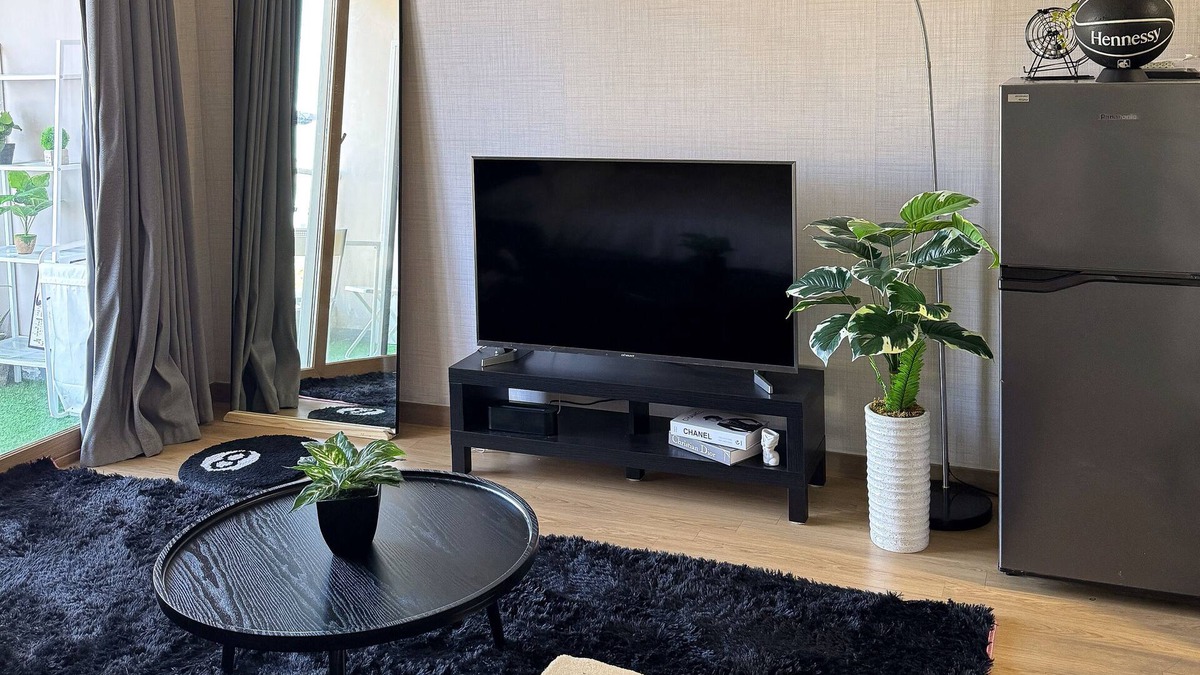 Clark Freeport Condo | Cozy Modern Condo near Clark Airport