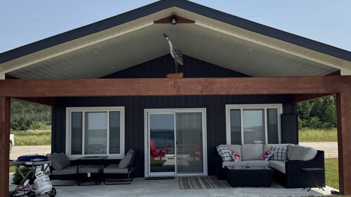 Manitoulin District Cabin | Cozy modern cottage overlooking the North Channel on Manitoulin Island.