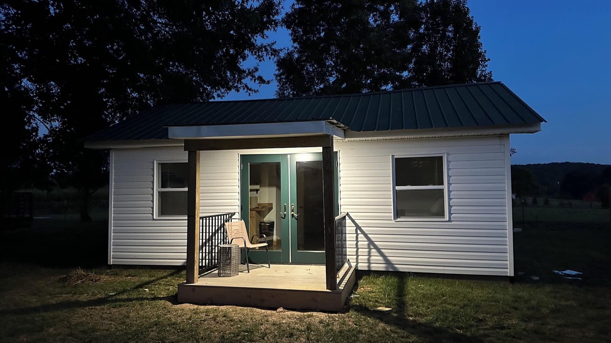 Scotts Apartment | Cozy, modern day tiny house.