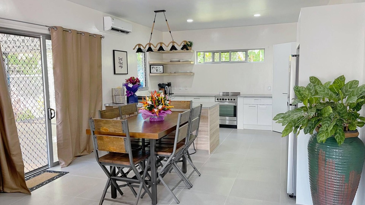 Apia House | Cozy, Modern, Executive Home 5 minutes from Apia town area