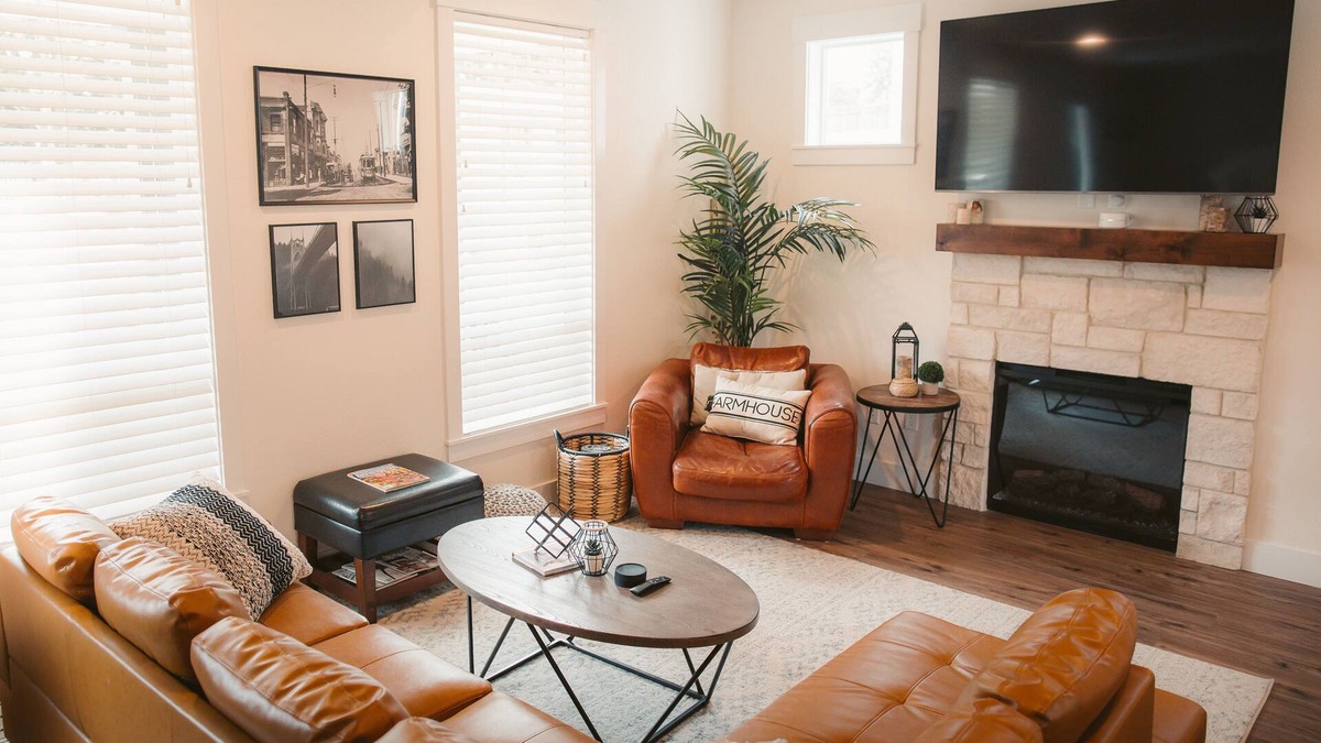 Oak Grove Other | Cozy Modern Farmhouse, King bed, great yard, pets!