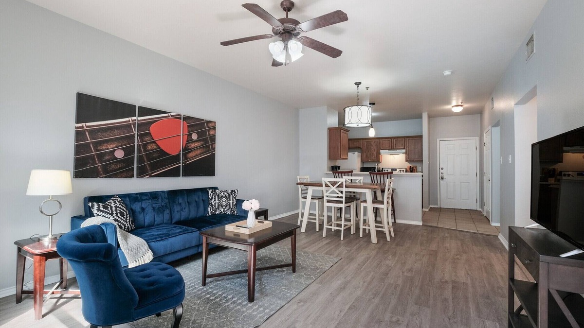 Medical Center District Apartment | Cozy & Modern | Fast WiFi | 4-min to Medical Center | 2BR & 2BA