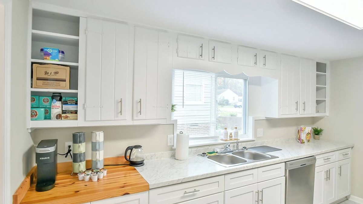 Greensboro House | Cozy & Modern - Fire Pit Grill - Pet friendly