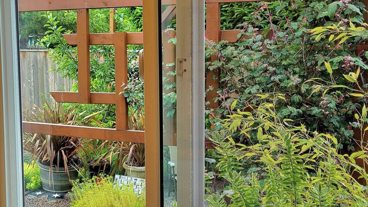 Mount Scott-Arleta Apartment | Cozy modern garden studio with WiFi and AC in SE Woodstock Portland