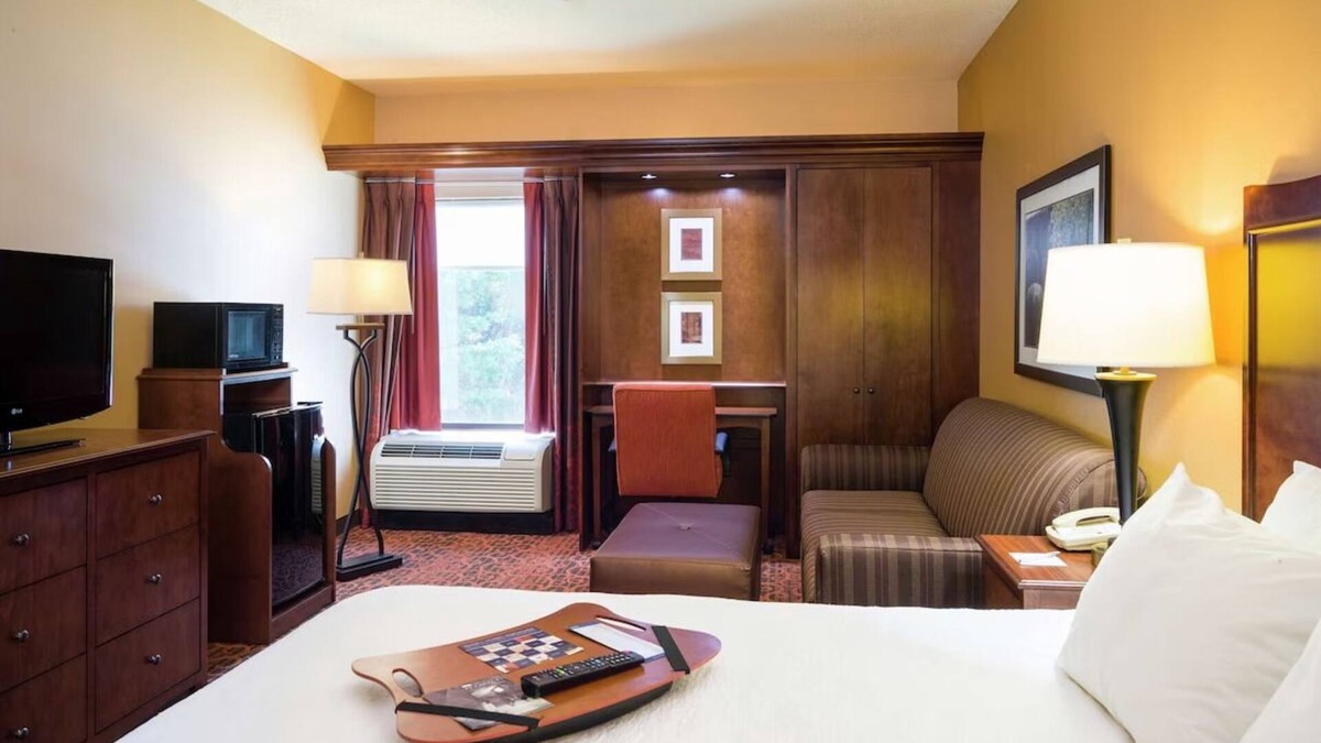 Selinsgrove Hotel | Cozy & Modern Home Base Near Susquehanna River Attractions! Parking