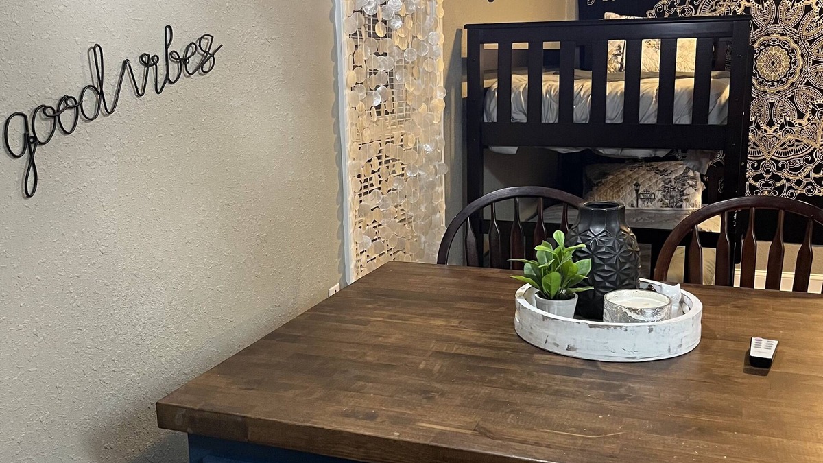 Lexington House | Cozy, modern home. Pet friendly!