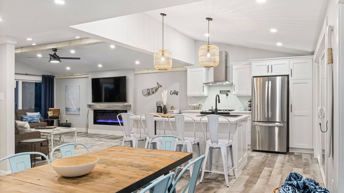 Cormierville Ski Chalet | Cozy & Modern Oceanview Cottage W/hot Tub