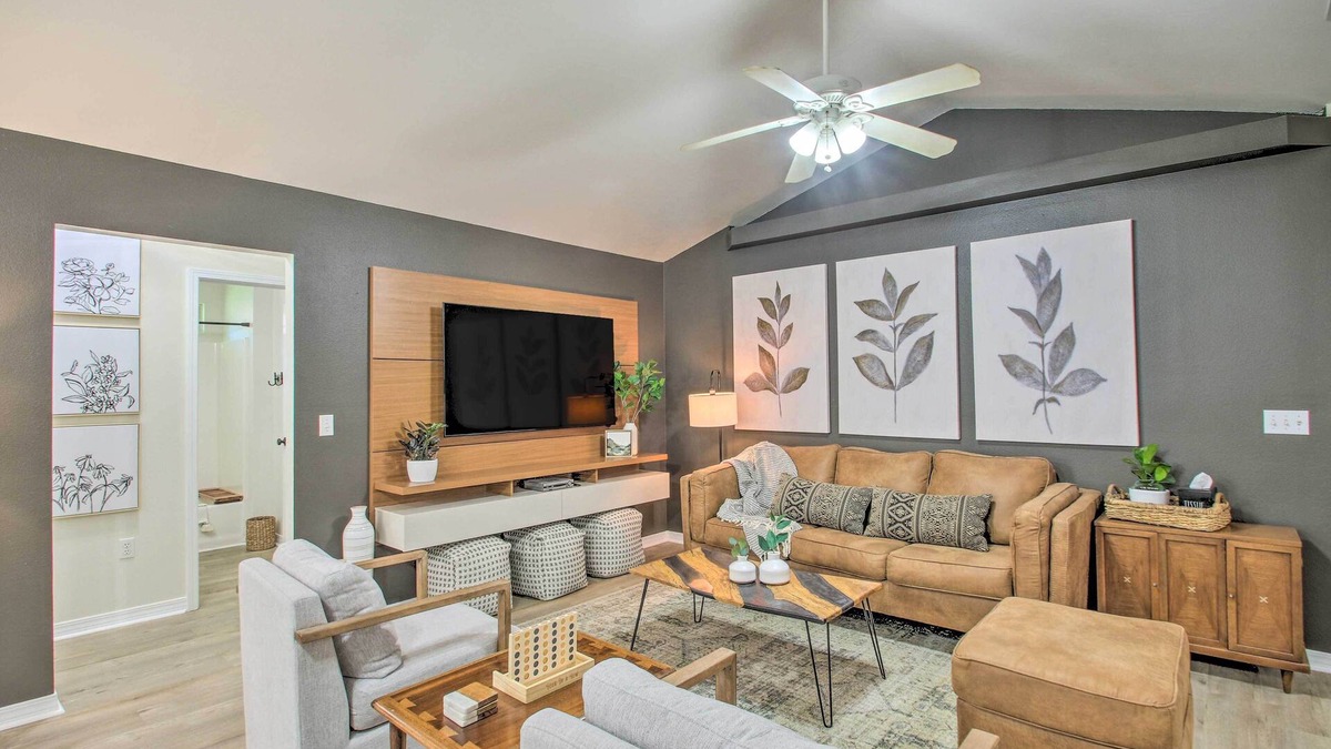 Brent House | Cozy-Modern Pensacola Home: Large Yard, Grill