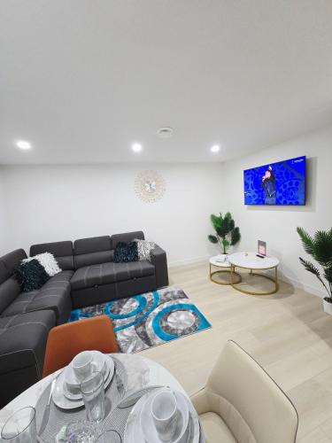 Southwest Calgary Apartment | Cozy Modern Spacious 2 Bedroom and full kitchen in Southwest Calgary
