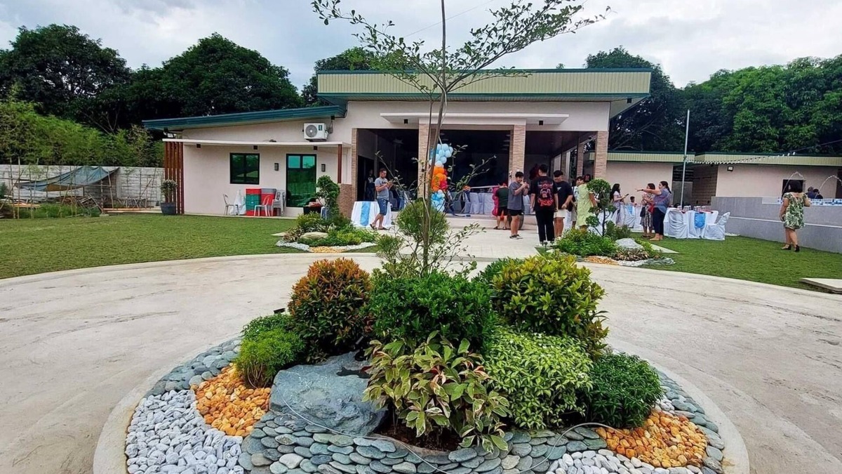 Floridablanca Resort | Cozy & modern Staycation Qasa Ioanna Private resort in Floridablanca 10-25pax