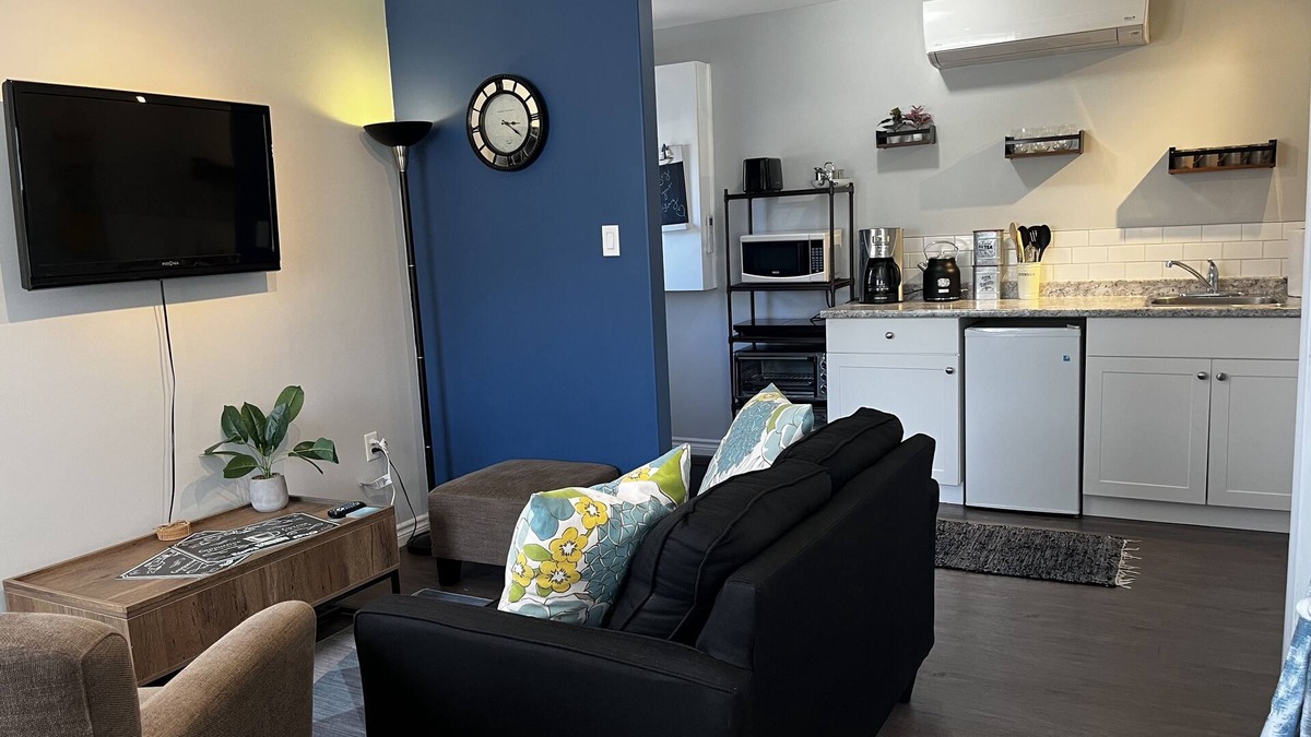 Kingston Apartment | Cozy modern studio