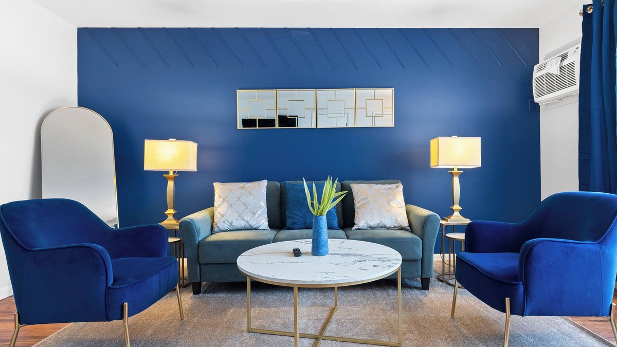 Chesterton House | Cozy Modern Townhome in Unbeatable Chesterton Location