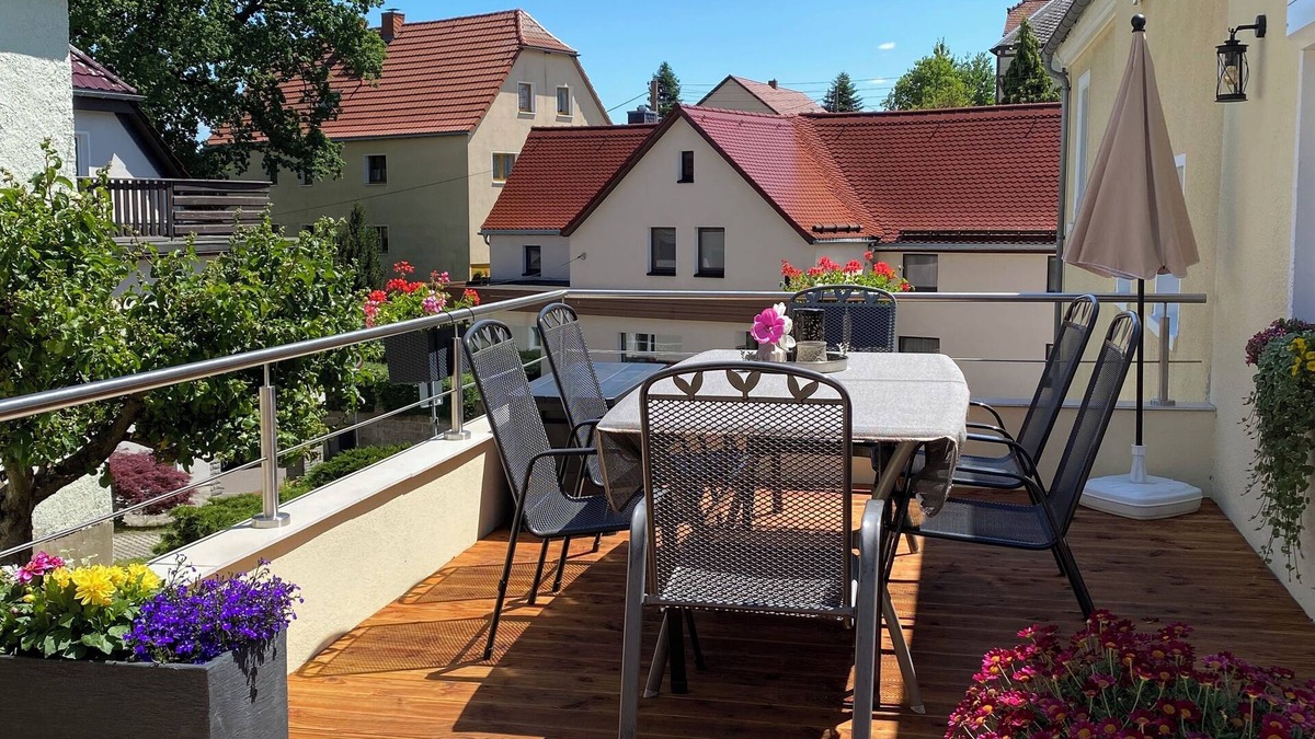 Dorfhain Apartment | Cozy, modern vacation apartment near Dresden, large terrace & outdoor pool in the village