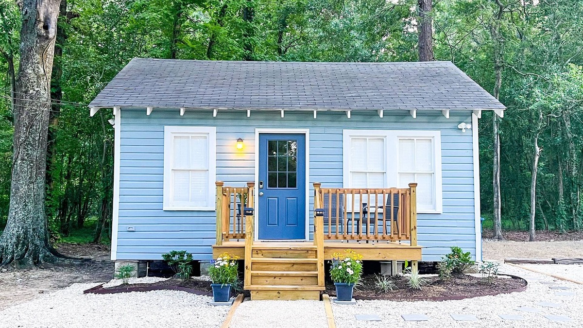 Lafayette Cottage | Cozy, Modern Waterfront Cottage + 2.5 acres on Bayou in the Heart of Lafayette