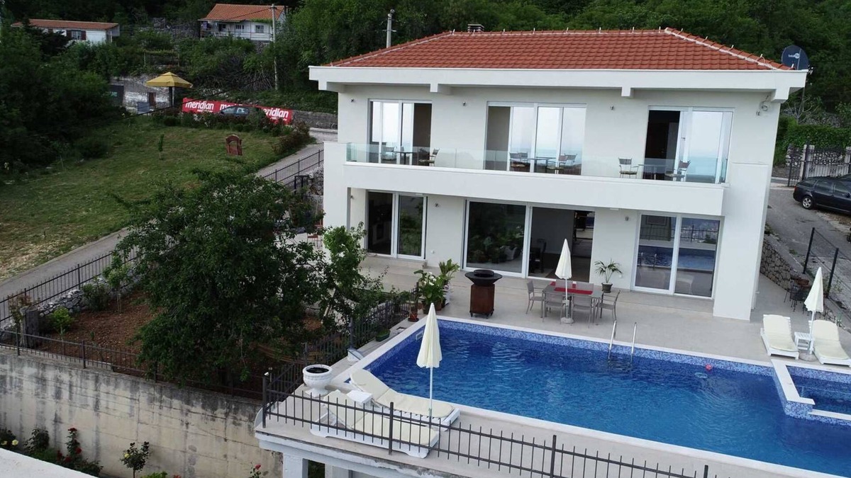 Lapcici Villa | Cozy Moonstruck Villa