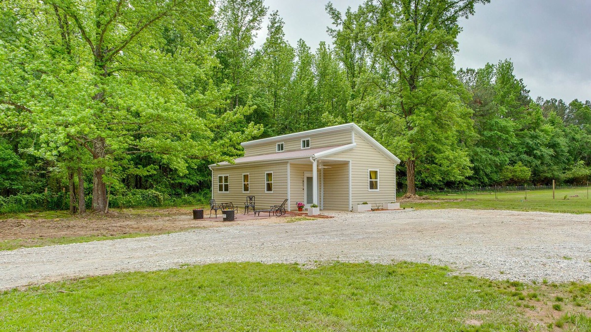Mount Vernon Cabin | Cozy Mount Vernon Cabin Rental Near Fishing Lakes!