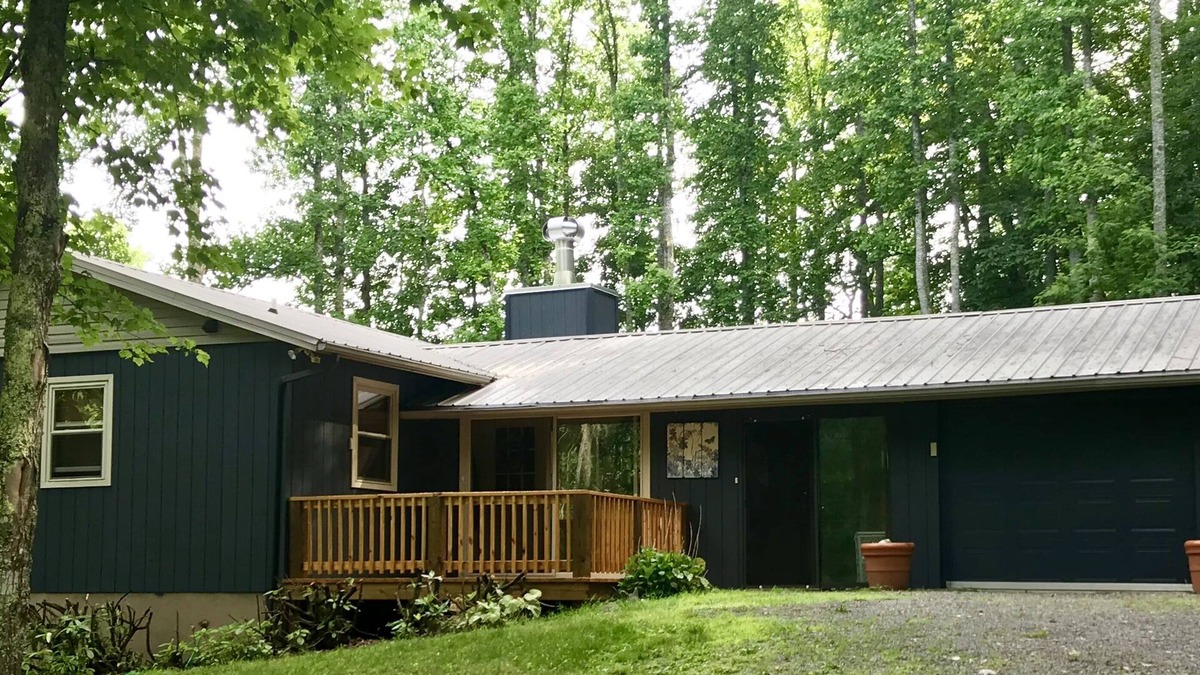 Wolf Laurel House | Cozy Mountain Cottage with Fenced Backyard in Wolf Laure Resort