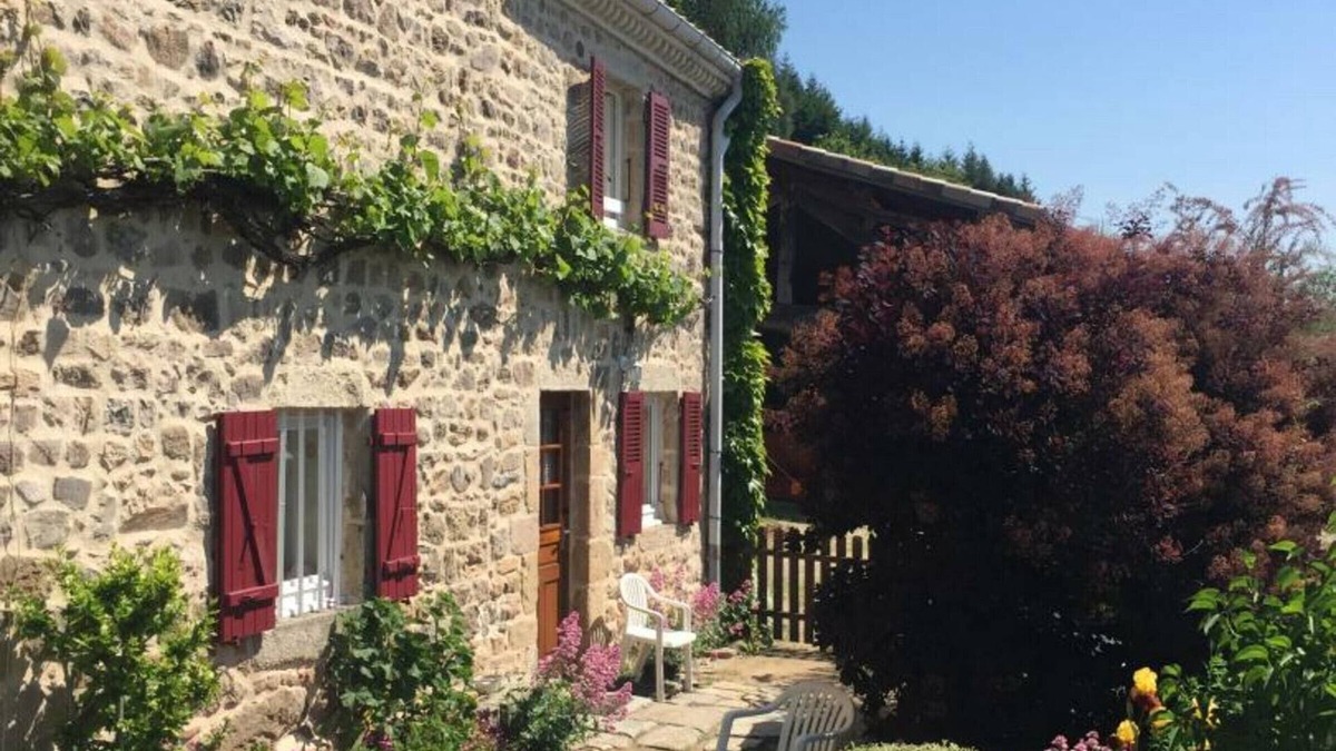 Veranne Cottage | Cozy Mountain Cottage with Fireplace, Wifi, Near Skiing & Hiking Trails