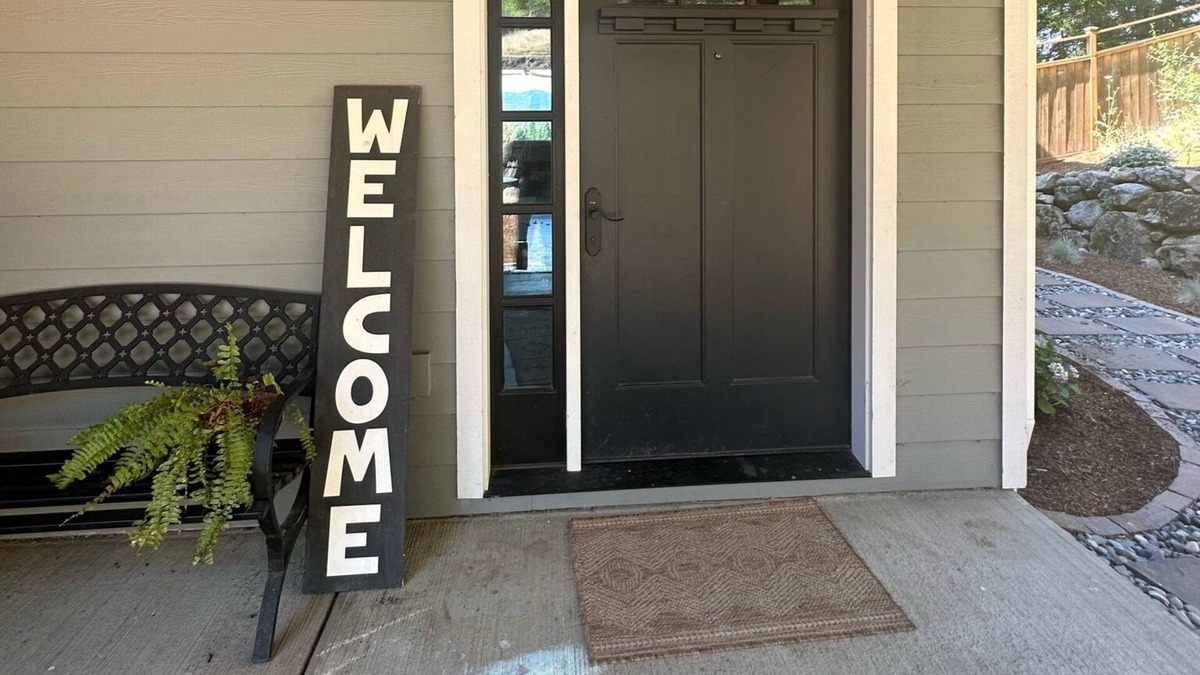 White Salmon House | Cozy mountain home in the heart of White salmon