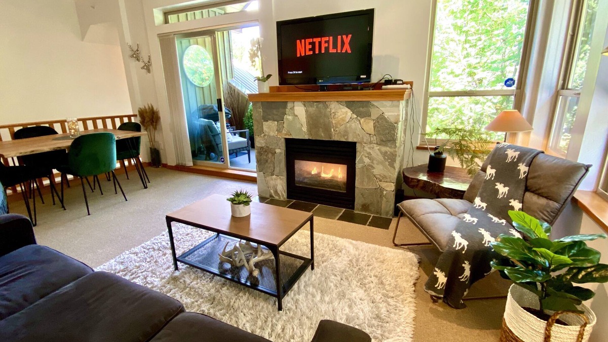Village North House | Cozy Mountain Oasis w/hot tub and free parking