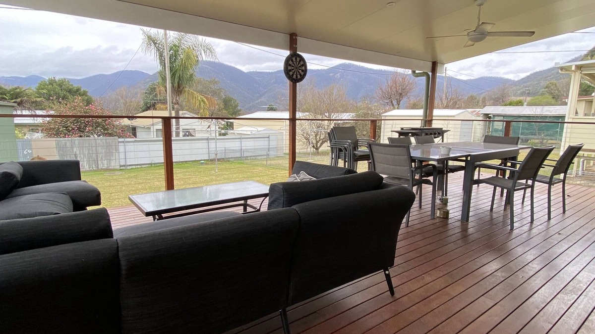 Talbingo House | Cozy Mountain Retreat Located in Picturesque Township of Talbingo