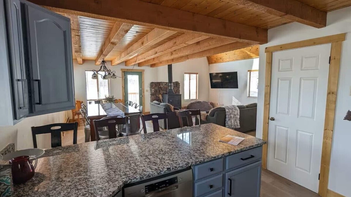 Star Valley Ranch Cabin | Cozy Mountain Getaway, with golf, and tons of hiking/snowmobiling trails
